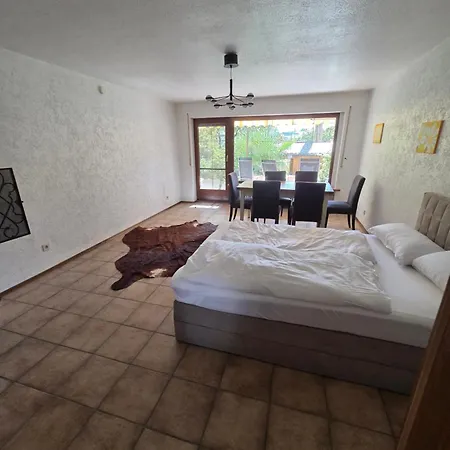 Garten Eg Mit 3 Schlafzimmern 95qm Διαμέρισμα